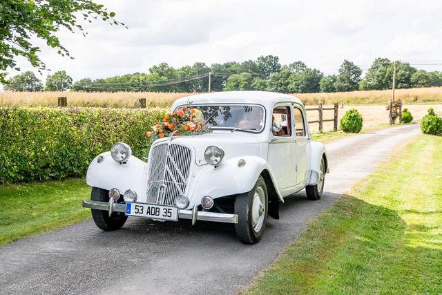 Voiture Mariés @MaudPPhoto.