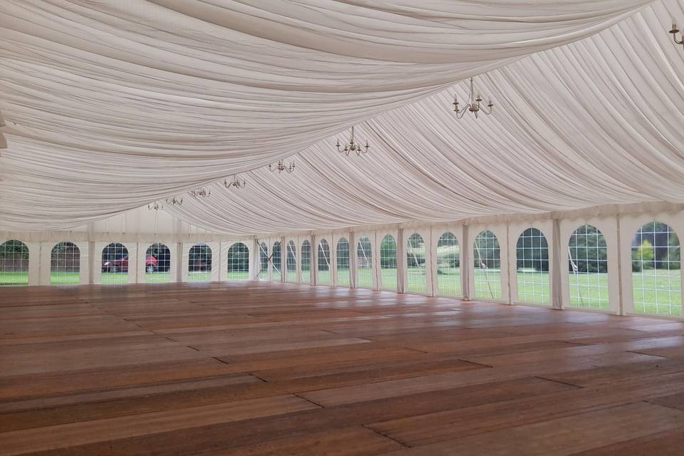 Chapiteau parquet et velum