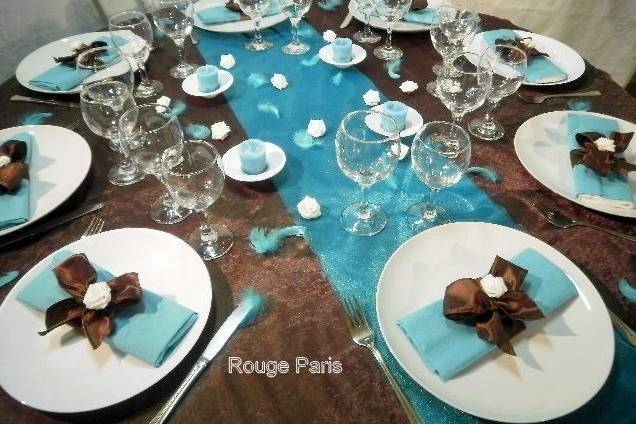 Table turquoise et chocolat