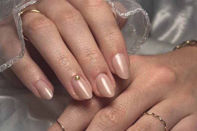 Ongles clean girl