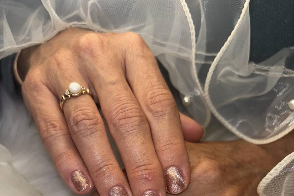 Cat-eyes doré ongles courts
