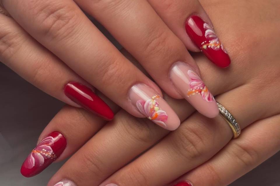 Nail art floral sur extensions