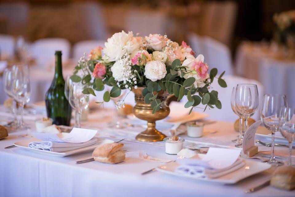 Pivoine et rose sur vase doré