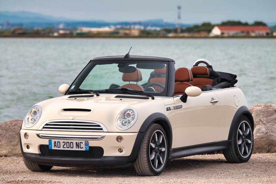 Mini Cooper cabriolet sidewalk