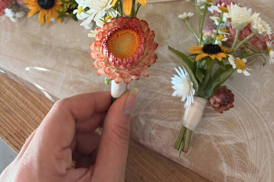 Boutonnières et bracelets