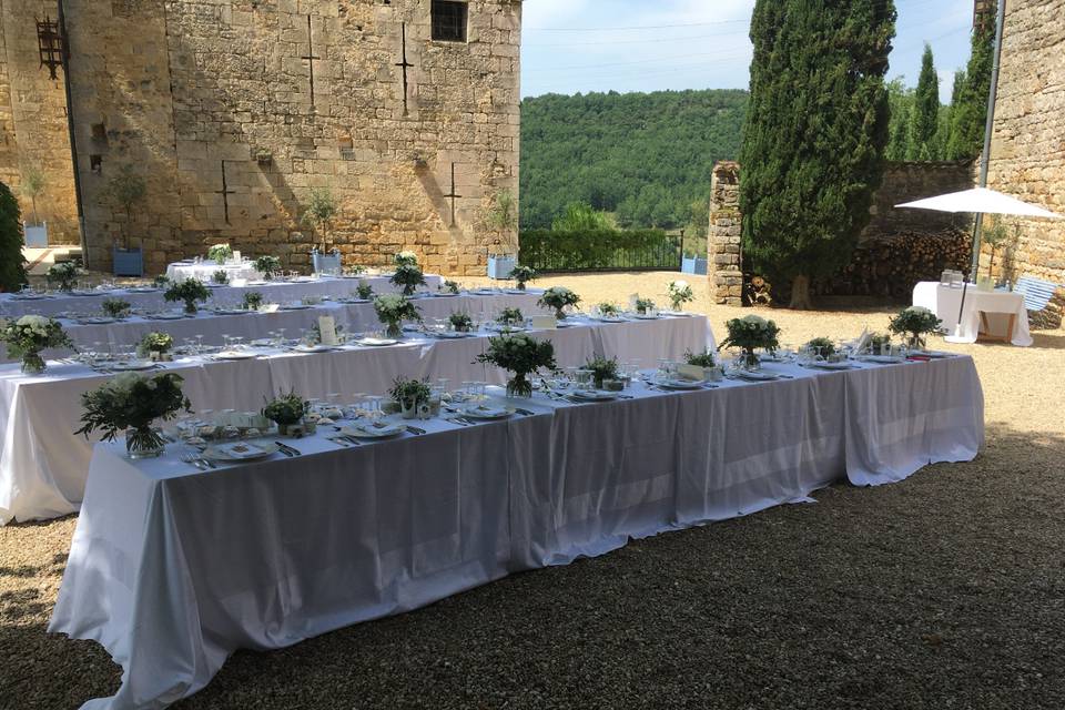 Tables disposées en longueur