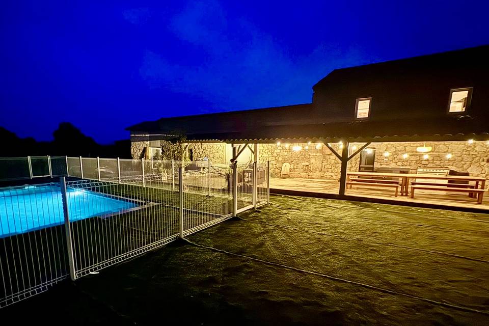 Vue de nuit piscine & terrasse