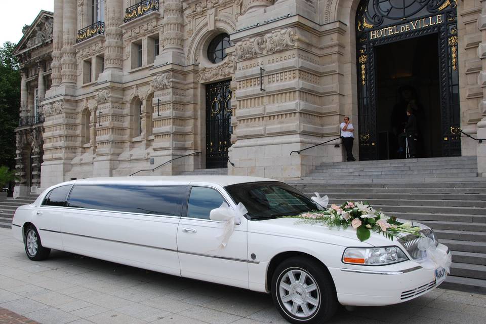 Lincoln TownCar limousine