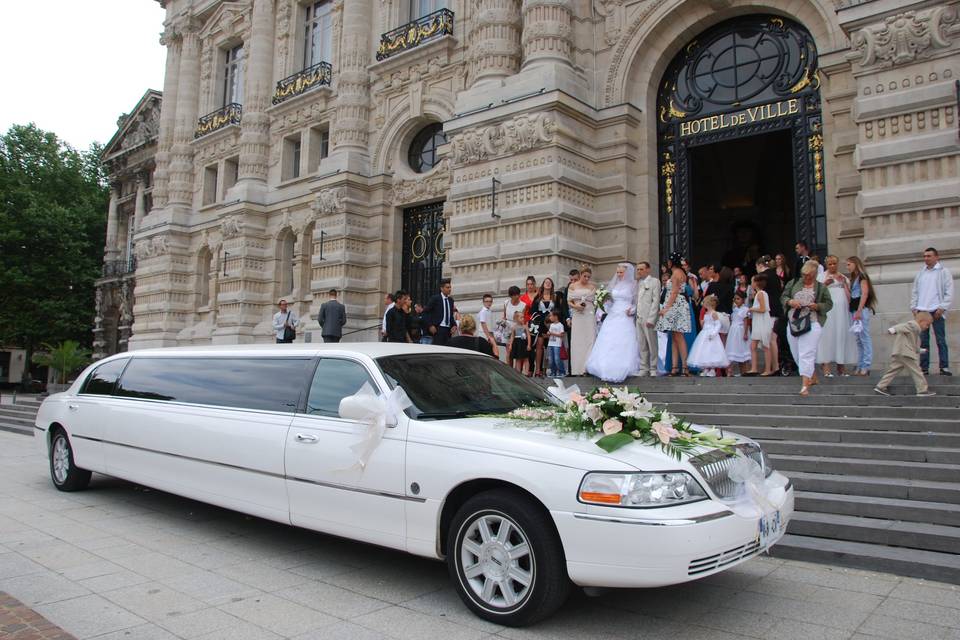 Lincoln TownCar limousine