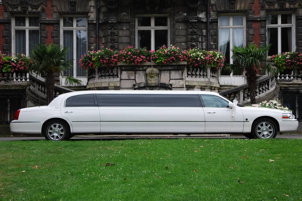 Lincoln TownCar limousine