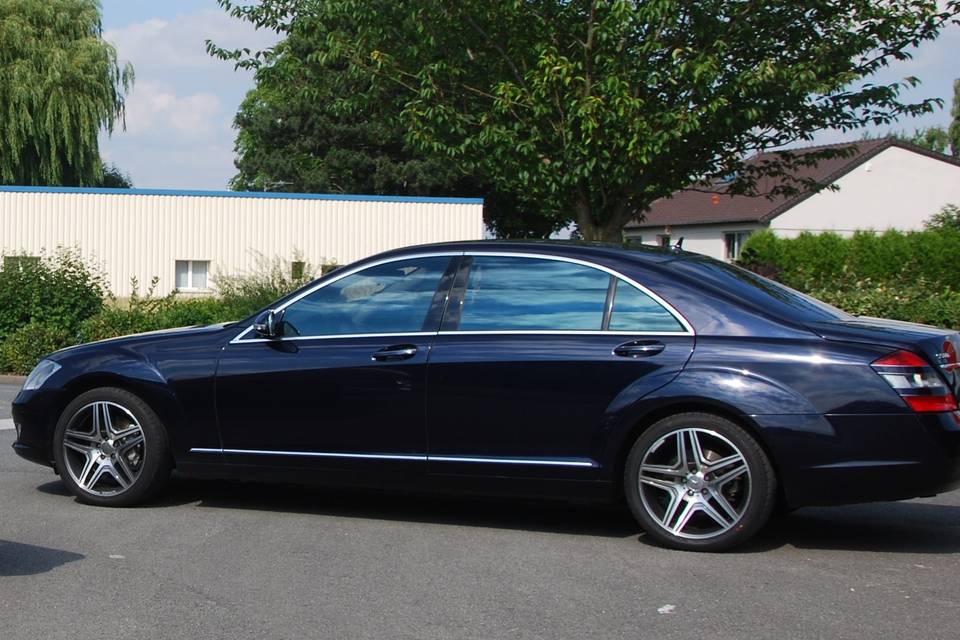 Lincoln TownCar limousine