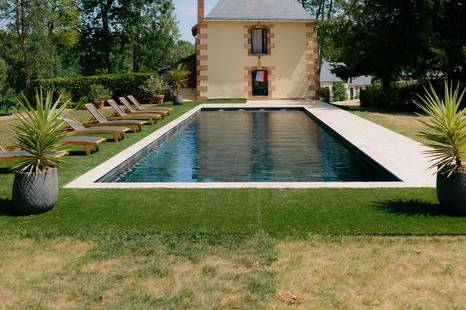 La piscine face au Château