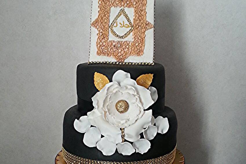 Wedding cake noir et or