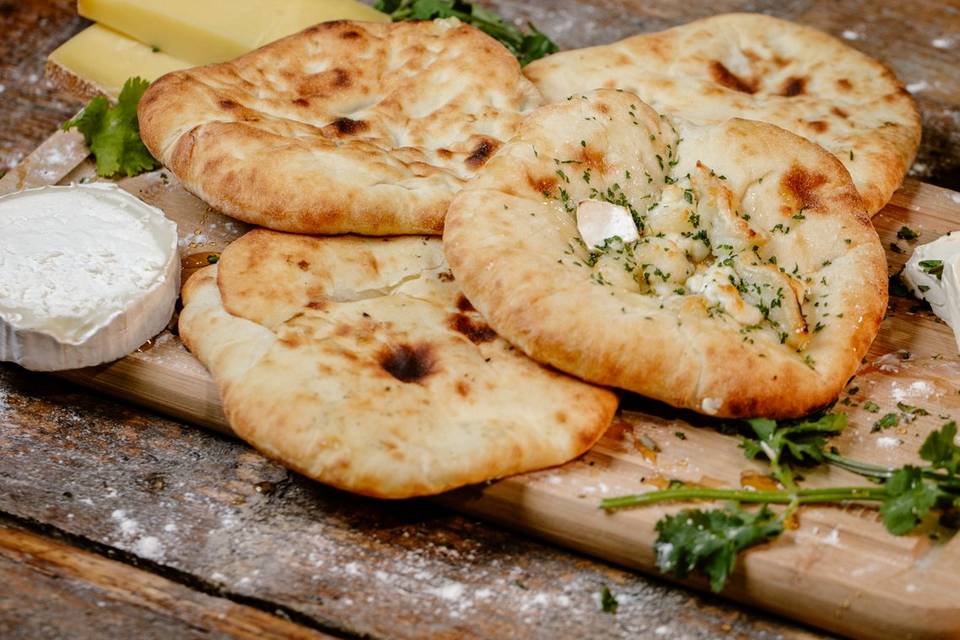 Sélection de naans au fromage