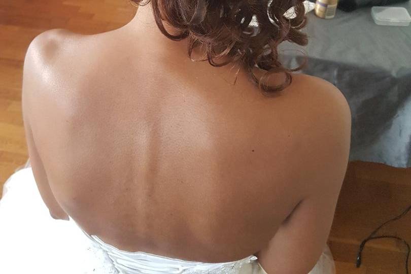 Chignon lâché et boucles