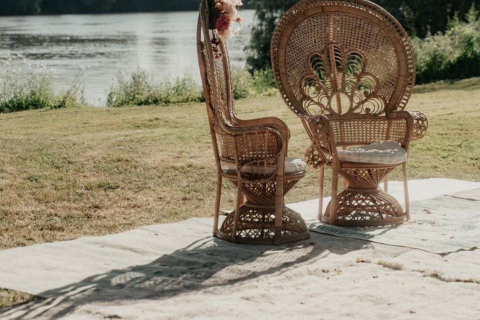 Cérémonie face à la Seine