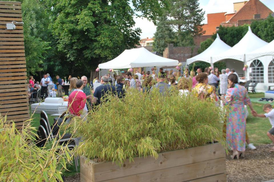 Vin d'honneur dans le jardin