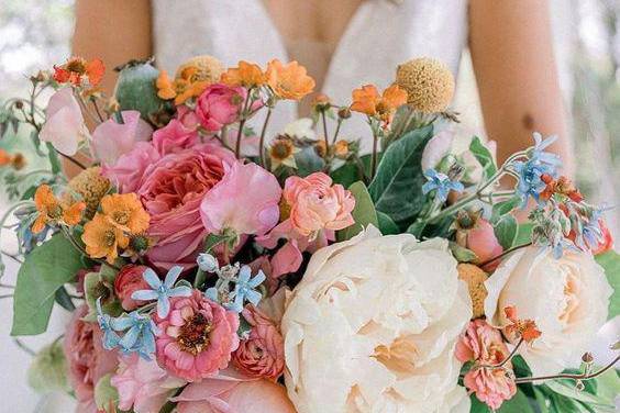Bouquet avec des pivoines