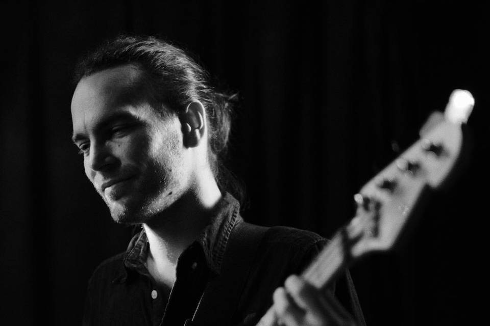 Quentin à la basse
