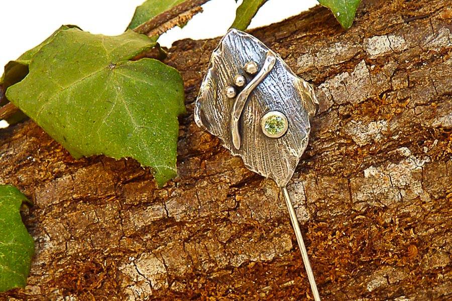 Fibule broche mariée sous-bois