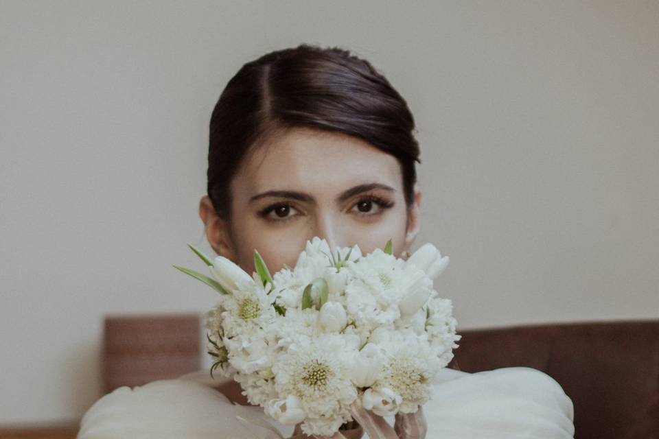 La mariée et son bouquet