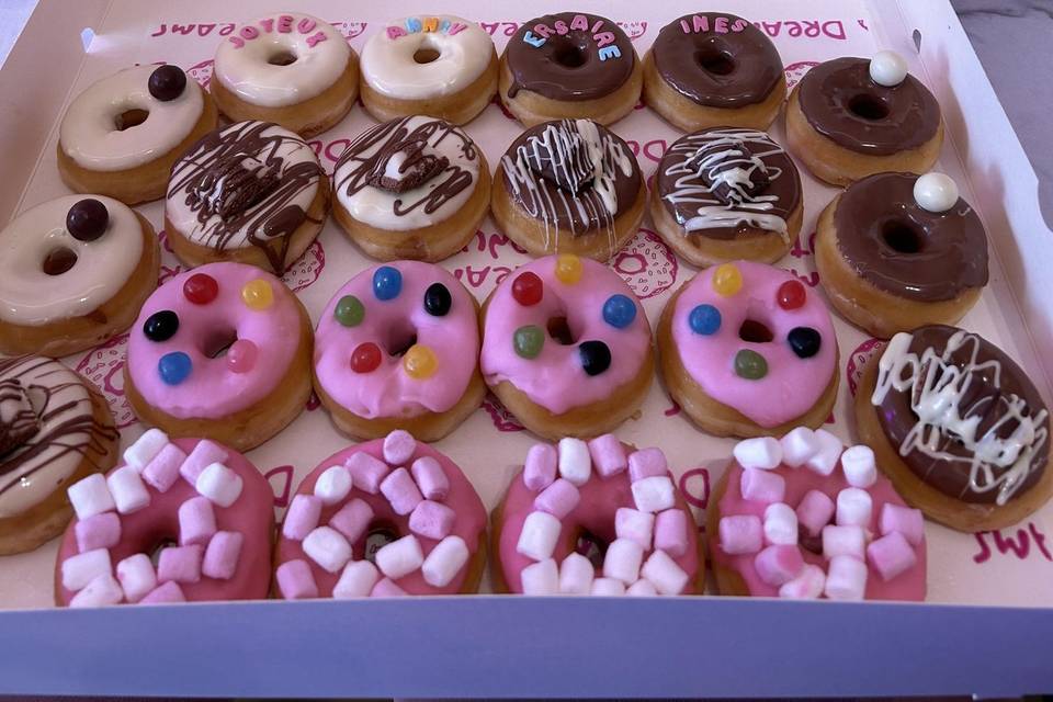 Box anniversaire mini donuts