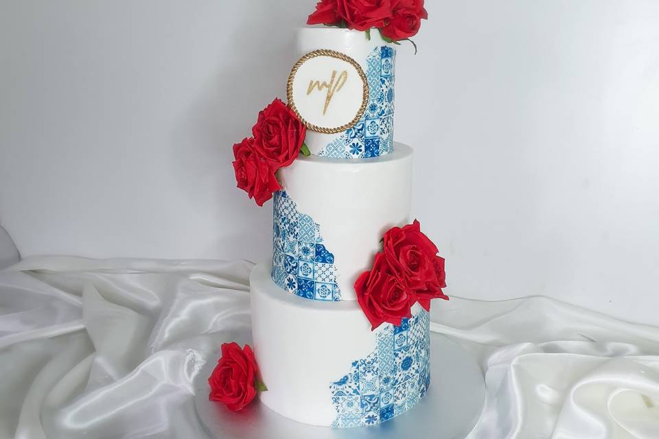 Wedding cake chic or & cascade