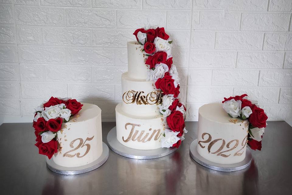 Wedding cake chic or & cascade