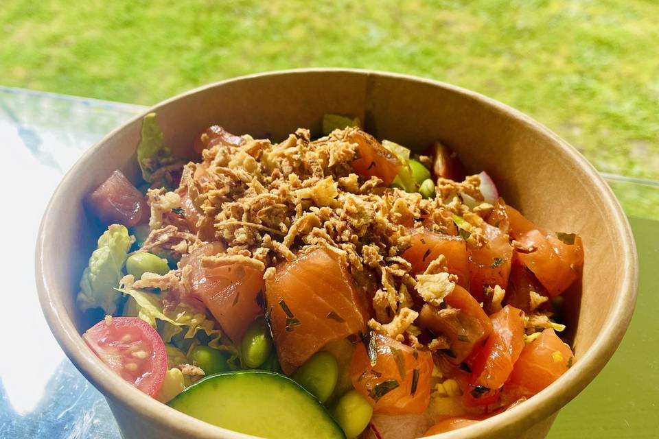 Poke bowl saumon