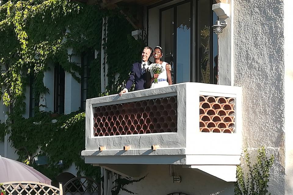 Les mariés au balcon