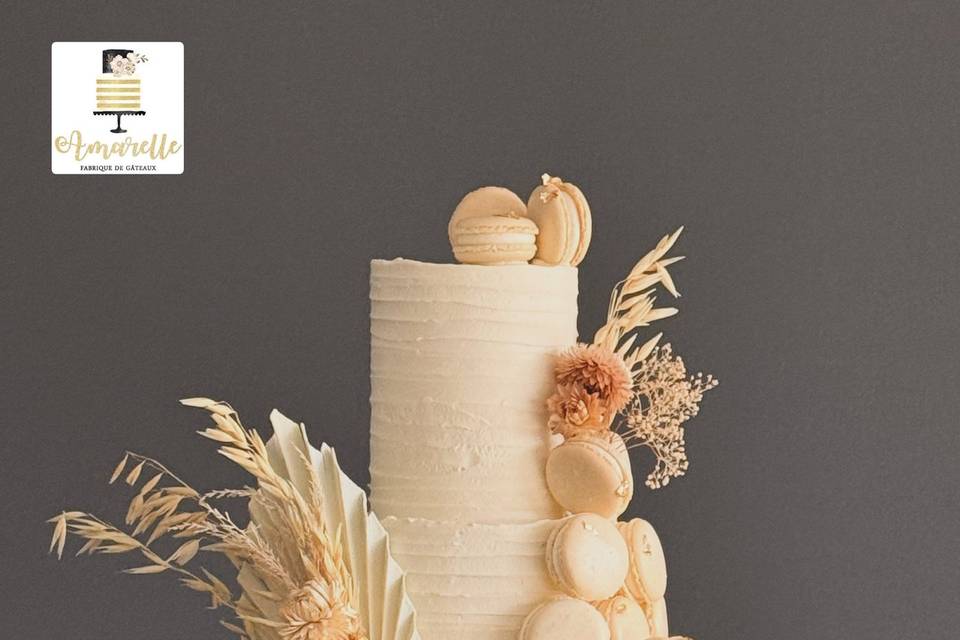 Wedding cake macarons