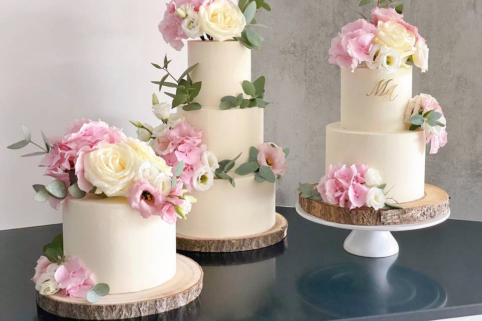 Ensemble Wedding cake