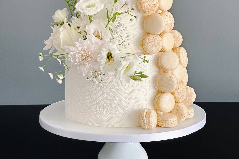 Wedding cake macarons