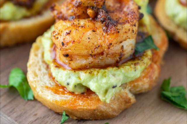 Canapé avocat crevettes