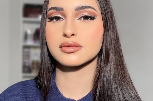 Cut crease look
