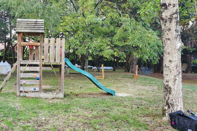 Structure en bois sur domaine