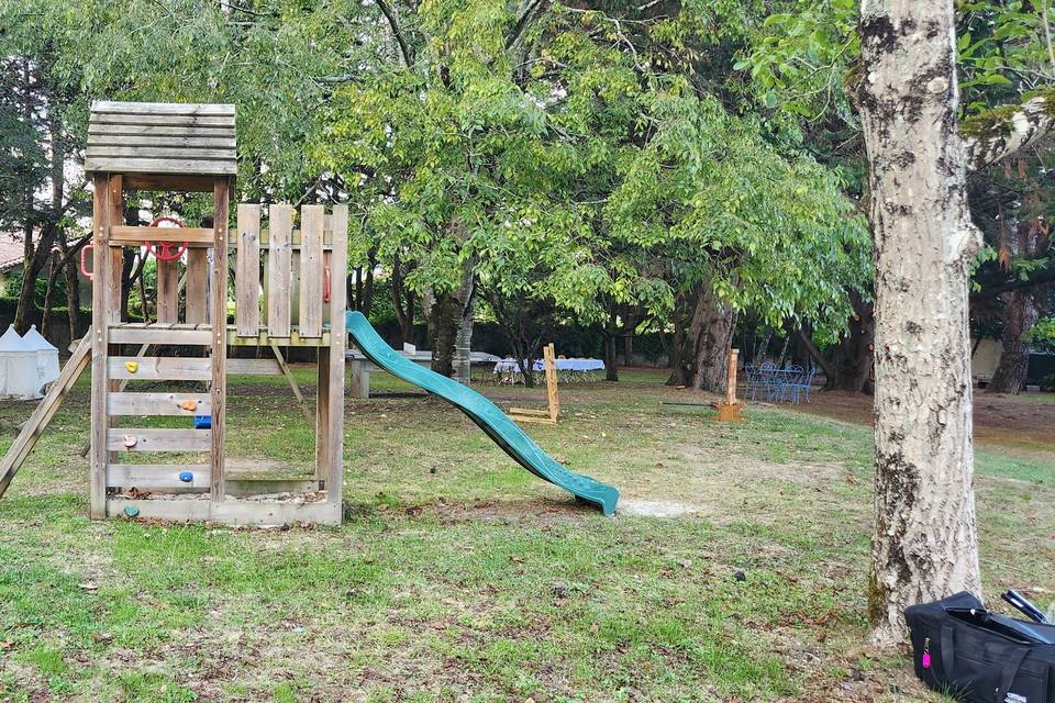 Structure en bois sur domaine