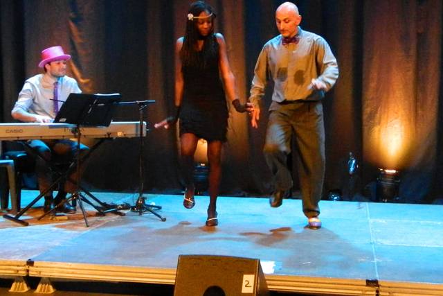 En trio : piano/voix/claquettes
