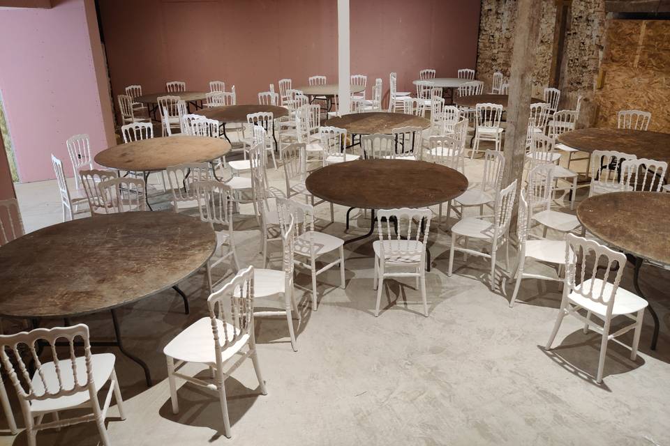 Salle avec 11 tables