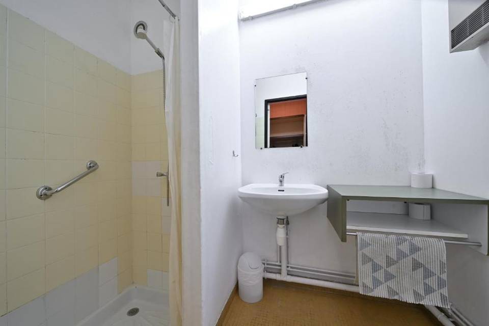 SdB : douche et WC