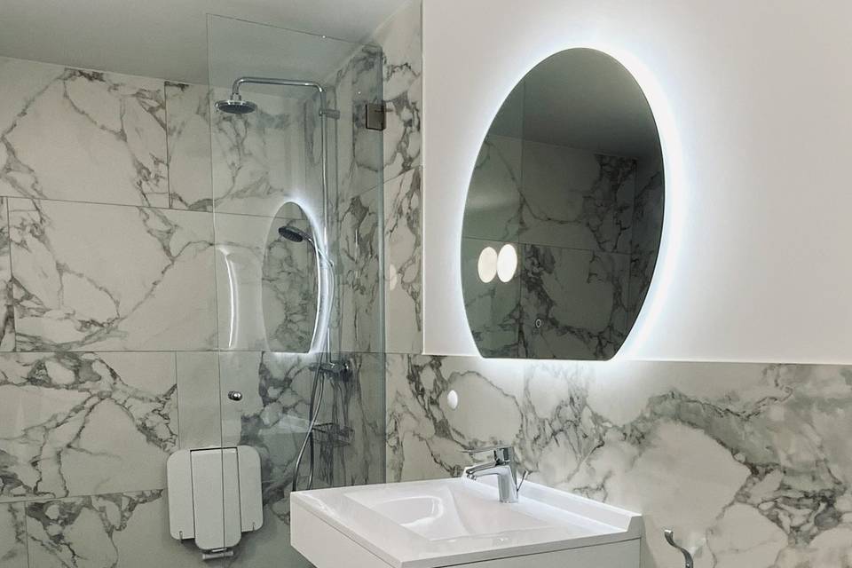 Salle de bain PMR