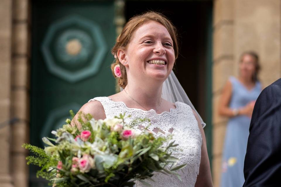 La mariée et son bouquet