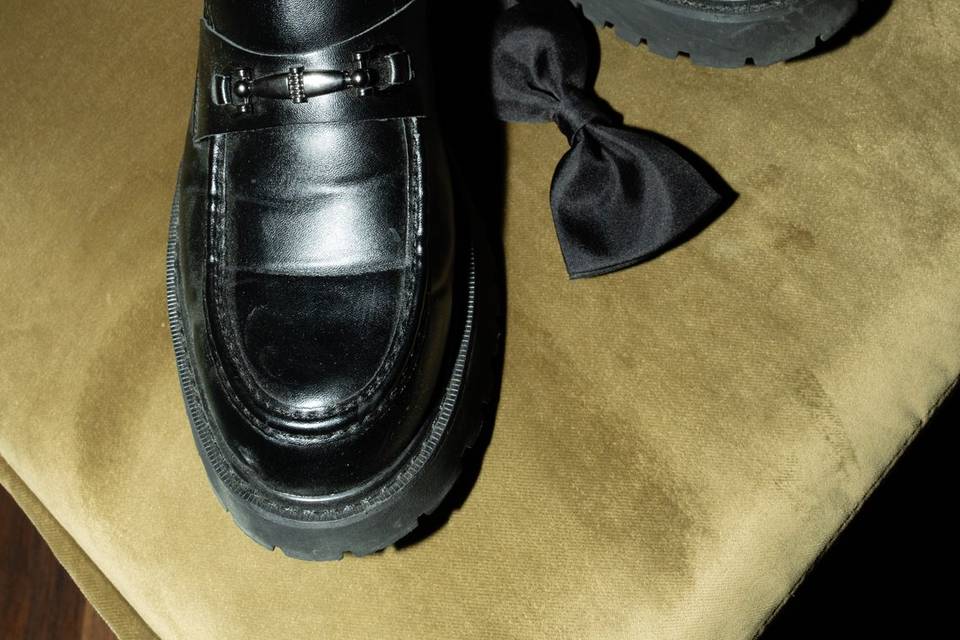 Groom detail