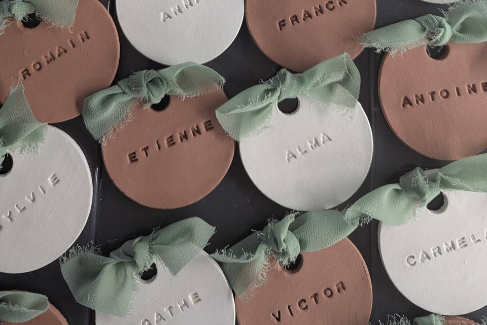 Marque-places en argile