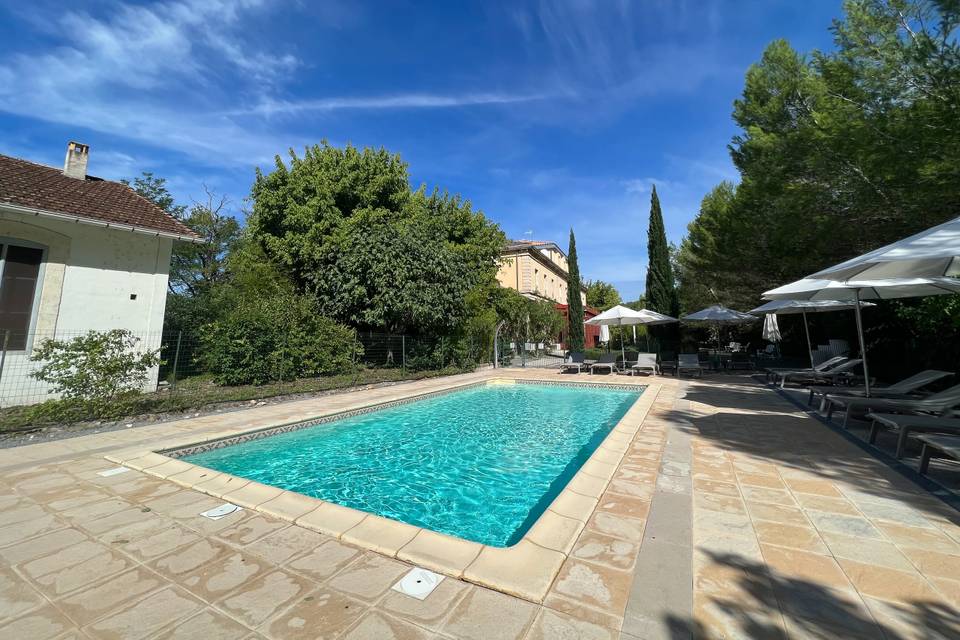 Piscine de l'hôtel l'été