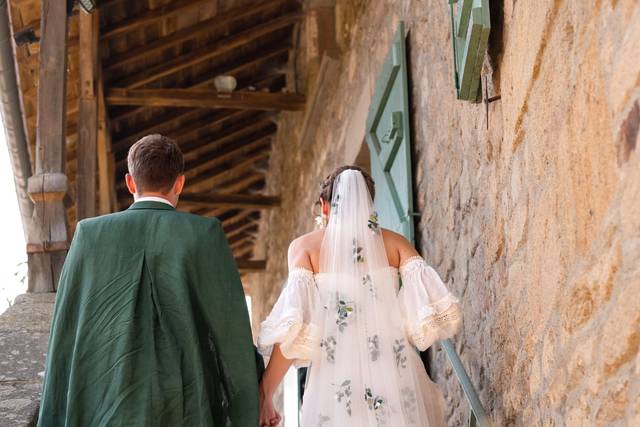 Robe en lin, voile brodé