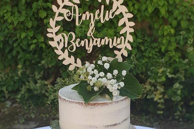 Naked cake greenery