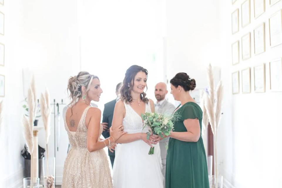 Coiffure de la mariée et des témoins