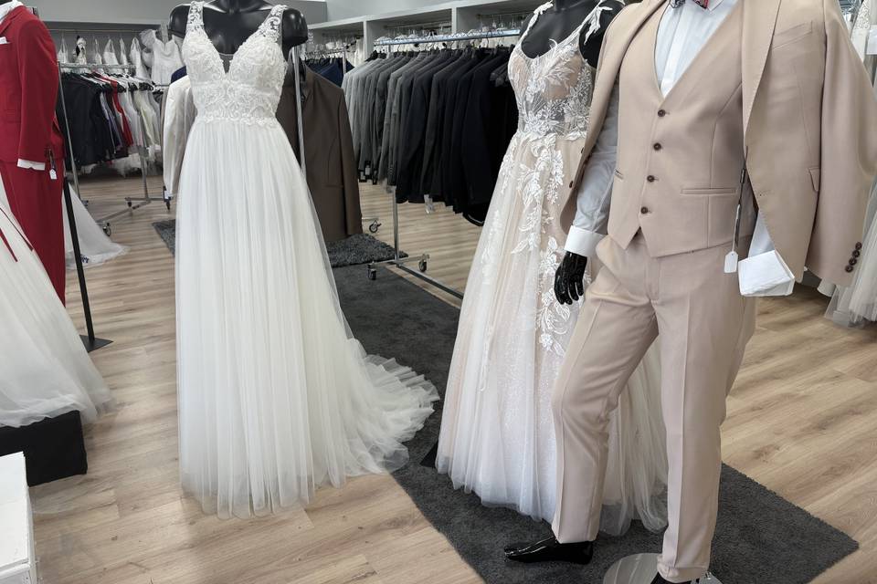 Robes et costume sur mannequin