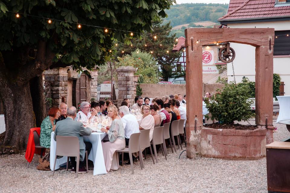 Cour extérieure - banquet